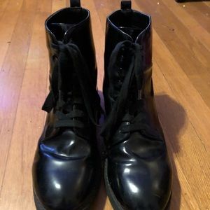 Super adorable urban outfitters combat boots